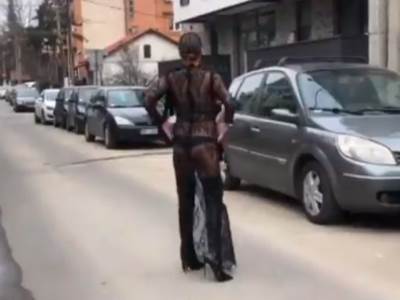  ANA NIKOLIĆ U TANGAMA PROŠETALA ULICAMA BEOGRADA: Snimak zbog kod Internet gori! (VIDEO) 