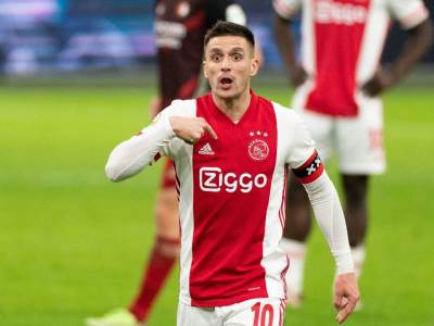  VELIKA POBEDA AJAKSA, TADIĆ OPET U CENTRU PAŽNJE: Asistirao Aleu za pobedu nad rivalom! 