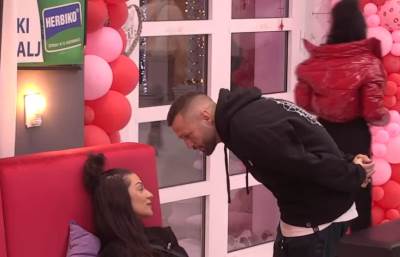  PSIHOPATA, MISLI DA ĆE DA ME RAZVEDE 