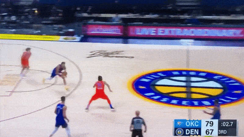  TRAGIČAR! DIRAO ŠUT S POLA TERENA, PA IZGUBIO MEČ: Ovako je Denver dobio poklon u preokretu Jokića i drugova! (VIDEO) 