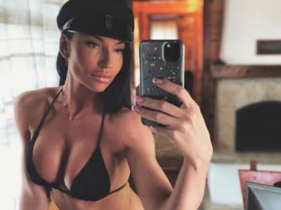  INTERNET GORI ZBOG VRELIH SNIMAKA KATARINE ŽIVKOVIĆ: Uvija se na podu, povlači gaćice i dodiruje se  