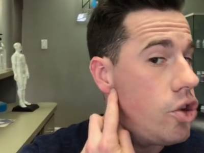  PRITISNITE OVU TAČKU PRED SPAVANJE I REŠITE SE NESANICE: 10 miliona ljudi pogledalo je trik ovog akupunkturiste! (VIDEO) 