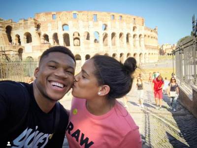  MVP NBA LIGE PORUČIO - KAKAV NA TERENU TAKAV U KREVETU: Janis oduševio Ameriku porukom za Dan zaljub 