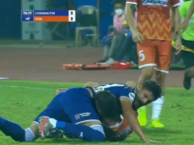  BRUTALNO UGRIZAO PROTIVNIKA: Sudija gledao, video otiske zuba, ali ipak nije dao crveni karton! (VIDEO) 