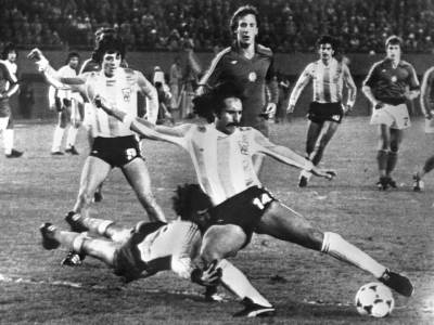  UMRLA ARGENTINSKA LEGENDA  