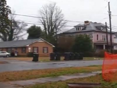  DEČAK (12) USMRTIO PROVALNIKA: Lopovi upali u kuću i ranili baku, on odmah zgrabilo pištolj i zapuca 