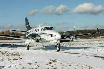  SRUŠIO SE AVION U JEZERO U ŠVAJCARSKOJ: Pilot (70) spasen iz ledene vode! Sam bio u Pajperu, letio p 