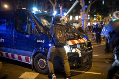 BARSELONA I MADRID GORE: Građani udarili na policiju zbog uhapšenog pevača! 