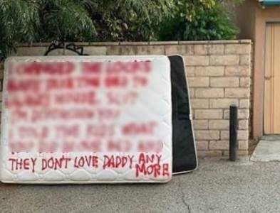  MUŽ ISPRED KUĆE ZATEKAO DUŠEK SA ŠOKANTNOM PORUKOM OD ŽENE: Sada ceo svet zna šta je uradio, a njoj 1 stvar zameraju 