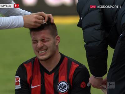  JOVIĆ KRVAVE GLAVE NAPUSTIO TEREN: Nemački reprezentativac "ostavio" zube na Lukinoj glavi! (FOTO) 
