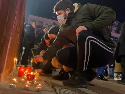  Svijeće za Balađevića na Trgu nezavisnosti u Podgorici 