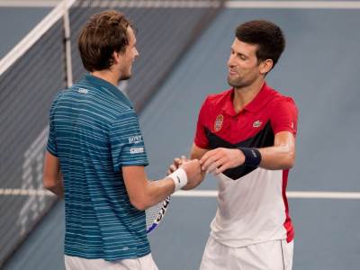  UŽIVO ĐOKOVIĆ - MEDVEDEV: NOVAK JE KRALJ AUSTRALIJE! RUTINSKI SAVLADAO MEDVEDEVA, STIGAO DO 18. TITU 