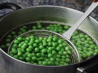  SMRZNUTO ILI SVEŽE, ŠTA JE ZDRAVIJE I UKUSNIJE? Nutricionistkinja razrešila "večitu" dilemu oko povrća i voća! 