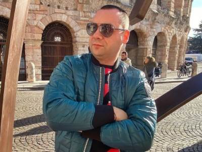  POVUKAO SE POSLE NAJVEĆIH HITOVA I ULOŽIO SAV NOVAC:  Pevač ima ozbiljan biznis, ali ne u Srbiji! 