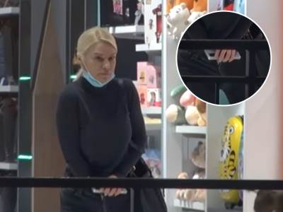  ŠTA RADIŠ TO, NATAŠA?! NASRED PRODAVNICE ZAVUKLA RUKU U GAĆE: Bekvalčeva šokirala ponašanjem! (FOTO) 