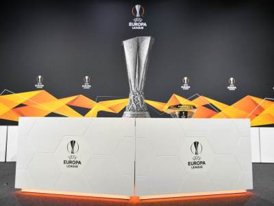 ZVEZDA BI IGRALA PROTIV JUNAJTEDA DA JE PROŠLA: Veliki derbi u osmini finala Lige Evrope - Milan na Old Trafordu! 