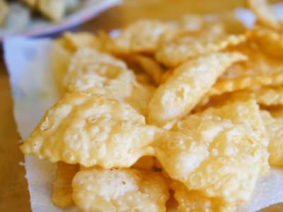  VIŠE NIKADA NEĆETE KUPOVATI GRICKALICE! Probajte kroštule, tanko testo prženo u ulju i posuto šećerom 