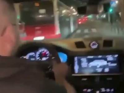  UHAPŠEN BAHATI VOZAČ ZBOG LUDAČKE VOŽNJE U ZEMUNU: Policija mu odmah oduzela automobil 
