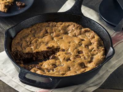  MIRIŠE NA CIMET, KAFU I ČOKOLADU I NESTAJE ZA TILI ČAS: Svi će vam tražiti recept za ovaj kolač! 