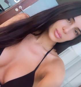  MALENI BIKINI I LANCI - ANASTASIJA U NIKAD IZAZOVNIJEM IZDANJU: 70 hiljada lajkova za golotinju na i 