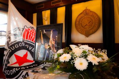  TUŽNI SKUP LEGENDI POZDRAVIO "SVETOG SAVU": KK Partizan odao počast svom igraču, kapitenu i sportskom direktoru (FOTO) 