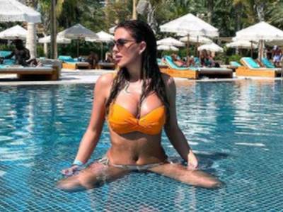  U BAZENU "PUCAJU" GRUDI, A U PLIĆAKU "SIJEVA" GUZA U TANGAMA: Kija počastila fanove novim seksi slik 