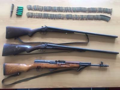  cetinje policija pronasla puske i municiju pretres kuce 