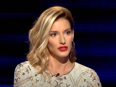  KARIJERU POČELA PRE 20 GODINA NA NAGOVOR MAJKE, DANAS JE STIGLA DO VRHA: Sve što niste znali o Jovani Joksimović! 