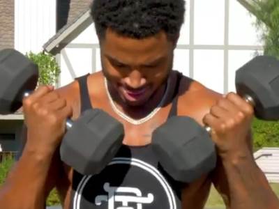  reper pljunuio  djevojci u usta 