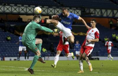  Kemar Roofe, udarac u glavu, golman 
