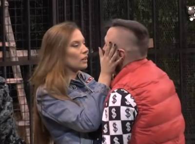  Nakon što je reper Nenad Aleksić Ša mesecima bio prisan sa Tarom Simov zena trazila zabranu prilaska 