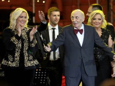  GLEDAM U JEDNU TAČKU, NE MOGU OVAKO DA UMREM: Potresan poziv iz bolnice - pevačica otkrila šta joj je rekao Tozovac 