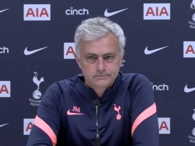  MURINJO PREKINUO KONFERENCIJU DA SAOPŠTI TUŽNU VEST: Zaustavio novinara i dirljivom porukom oduševio naciju! (VIDEO) 