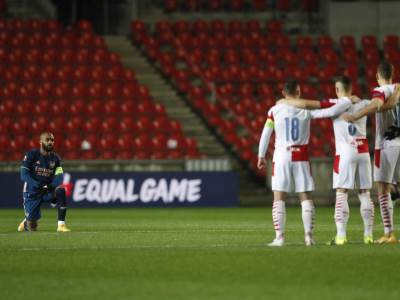  Fudbaleri praške Slavije odbili su da kleče u znak podrške pokretu Black Lives Matter arsenal  