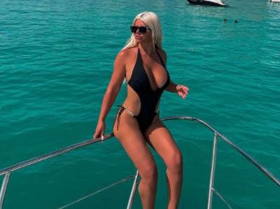  dara bubamara u kupacem kostimu fotografije 