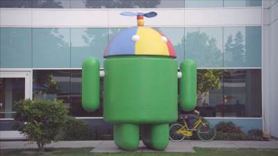  POPULARNA OPCIJA SA WINDOWS 95 STIŽE NA ANDROID 12: Pametni telefoni će moći i sami da prevode sve aplikacije 