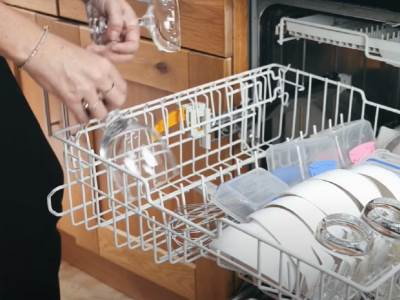  POSUĐE ĆE IZAĆI BLISTAVO IZ MAŠINE: Nikad više nećete vidjeti bijele mrlje na čašama! 