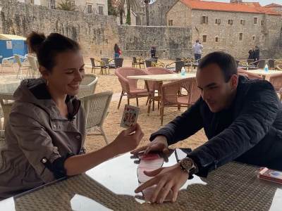  Trikovi sa kartama Marko Kandić mađioničar Budva trikovi sa lopticama 