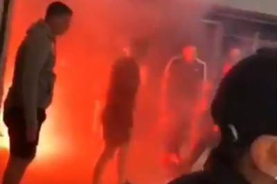  ŽESTOKA TUČA HRVATA I MAKEDONACA ISPRED STADIONA: Korišćene baklje, šipke, cigle! Uhapšeno deset huligana! VIDEO 