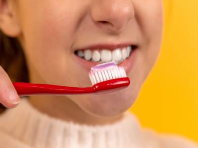  nova pasta za zube bez mucenja sa stiskanjem iz tube 