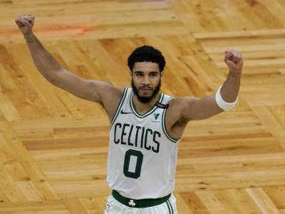  džejson tejtum obara rekorde 