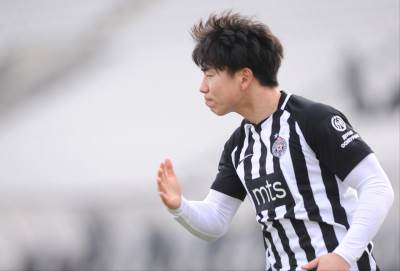  Takuma Asano slobodan igrac 