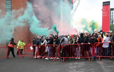  navijaci  mancester junajteda protest baklje  