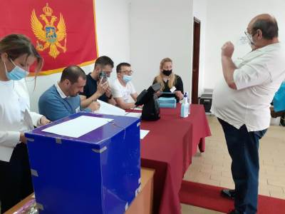 koga bi crnogorci glasali sada 