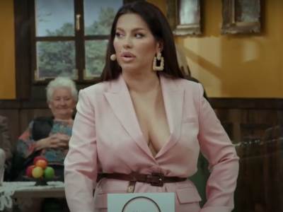  seka raskopčana do pupka sako grudi 