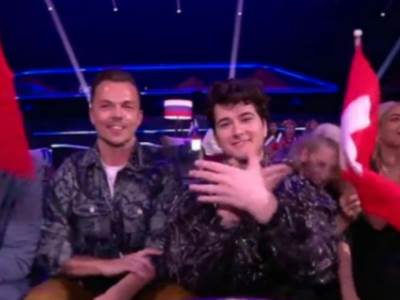  eurosong svajcarac pokazao dvoglavog orla 