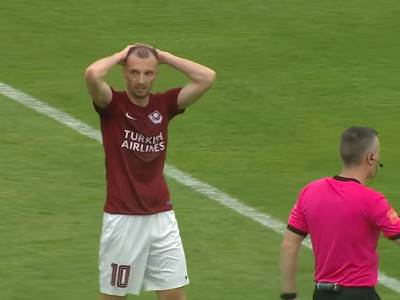  Navijači Sarajeva prekinuli trening i nasrnuli na igrače 