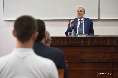  KRIVOKAPIĆ: VLADA ĆE TRAJATI DO KRAJA MANDATA, PODRŽAVA NAS NAROD! 