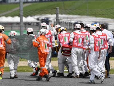  STRAŠNA TRAGEDIJA! POGINUO VOZAČ (19) MOTO 3 ŠAMPIONATA: Prebacili ga helikopterom u bolnicu, ali nisu ga spasili! 