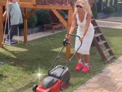 snezana borjan kosi travu instagram 